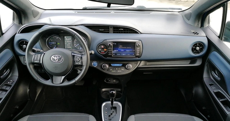 Toyota Yaris cena 67900 przebieg: 82231, rok produkcji 2017 z Grudziądz małe 232
